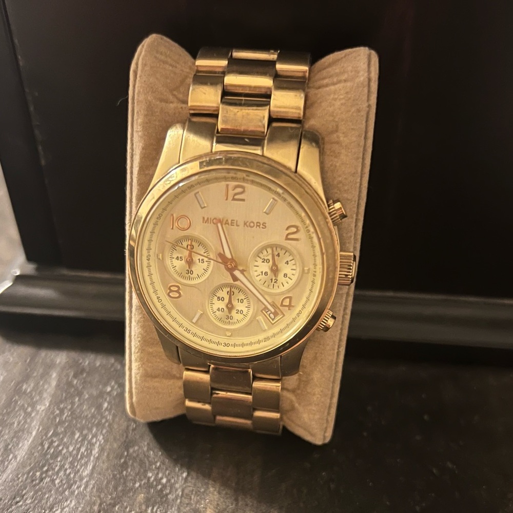 Michael Kors Watch with gold tones, stainless steel.